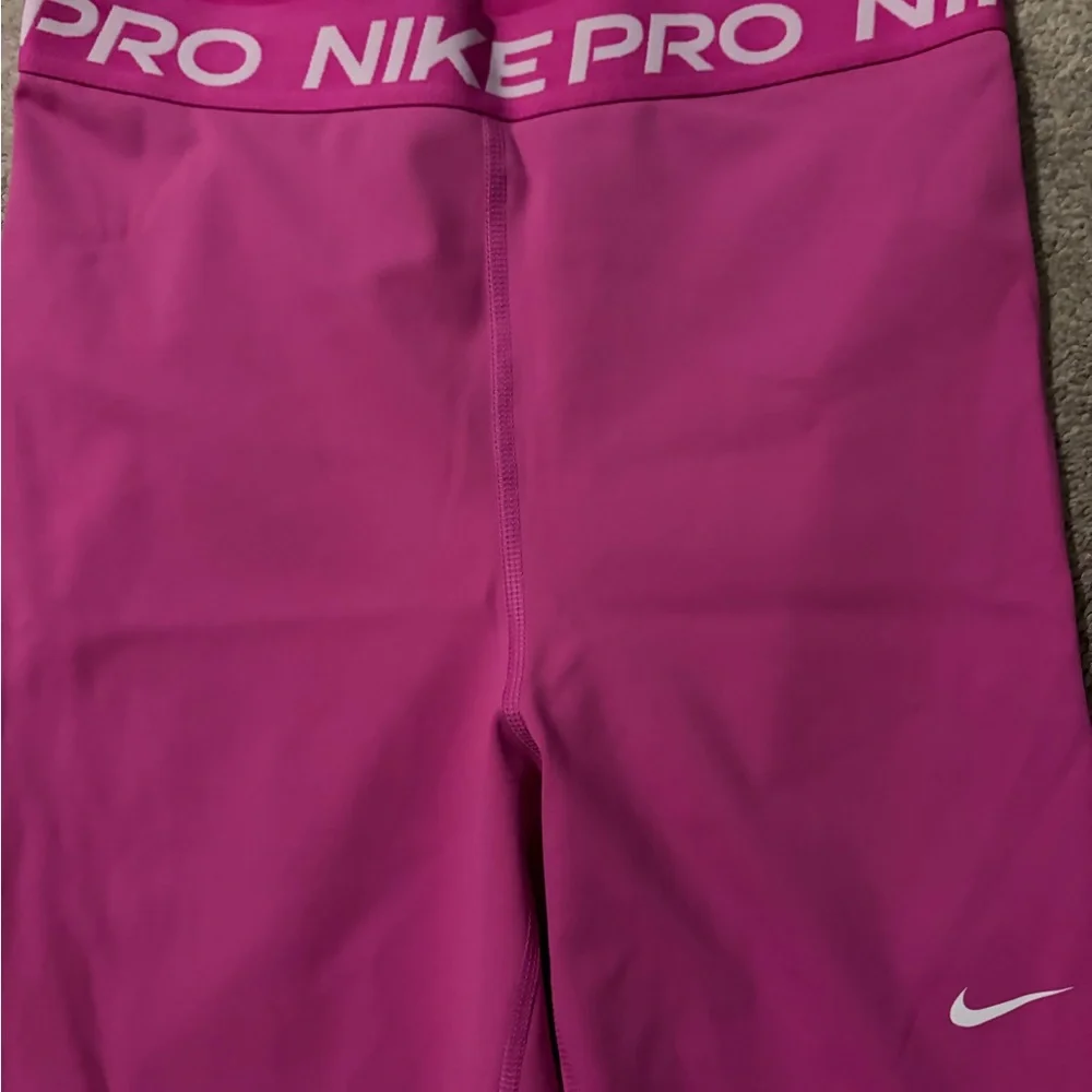 Nike Pro Pink Leggings - Picture 2 of 3